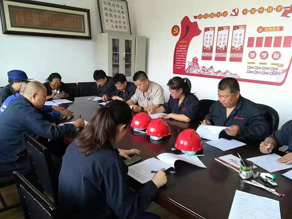 宏昇公司黨支部召開(kāi)“不忘初心、牢記使命”主題教育實(shí)施方案動(dòng)員大會(huì).jpg